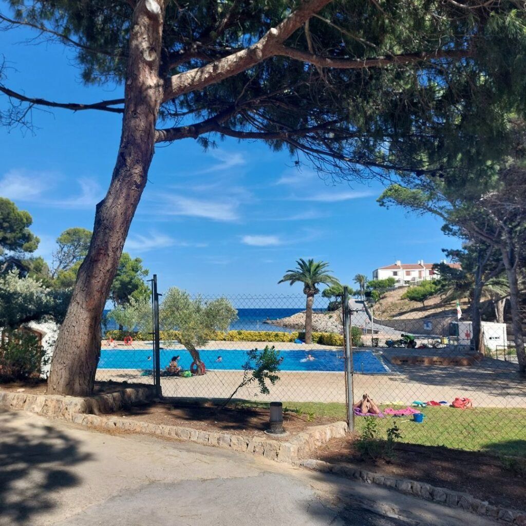 vistas a la piscina, Camping Nautic