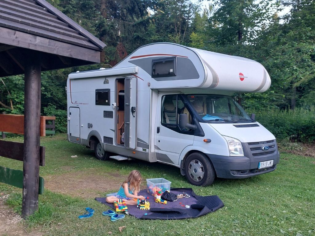 Polonia bosque autocaravana