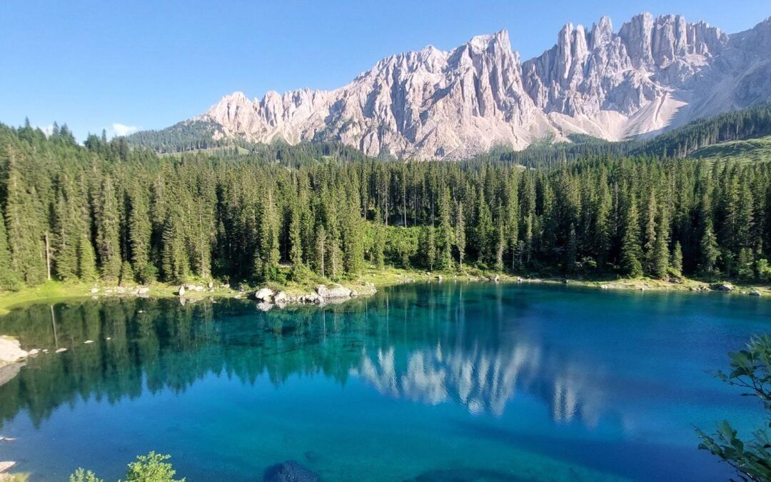 Lago di Carezza en autocaravana: el lago más bonito de las Dolomitas