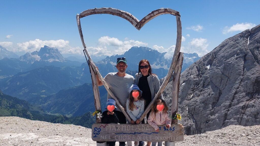 Familia en Marmolada, Dolomitas, Italia