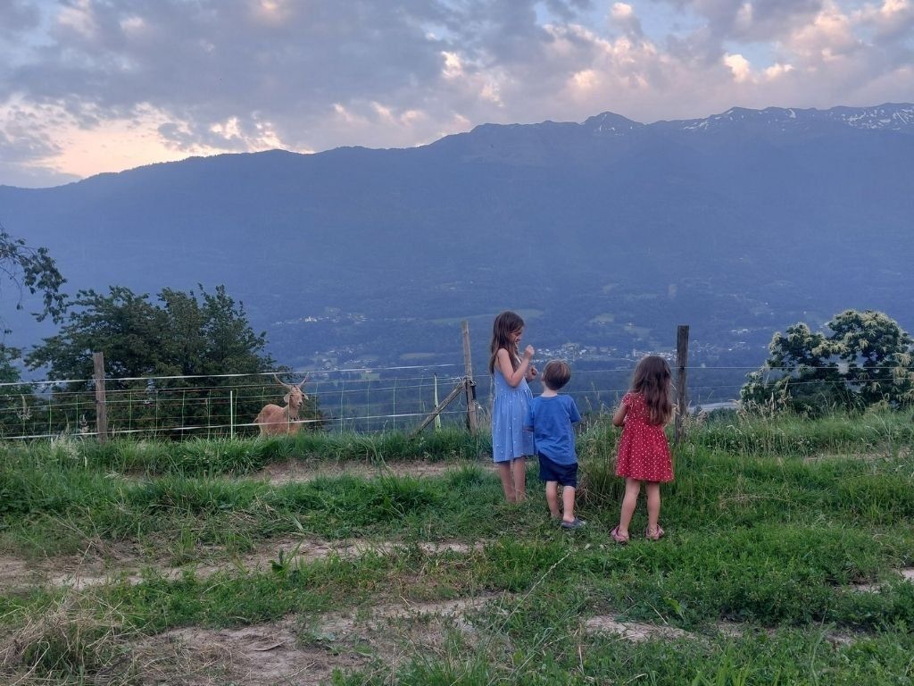 ninos jugando