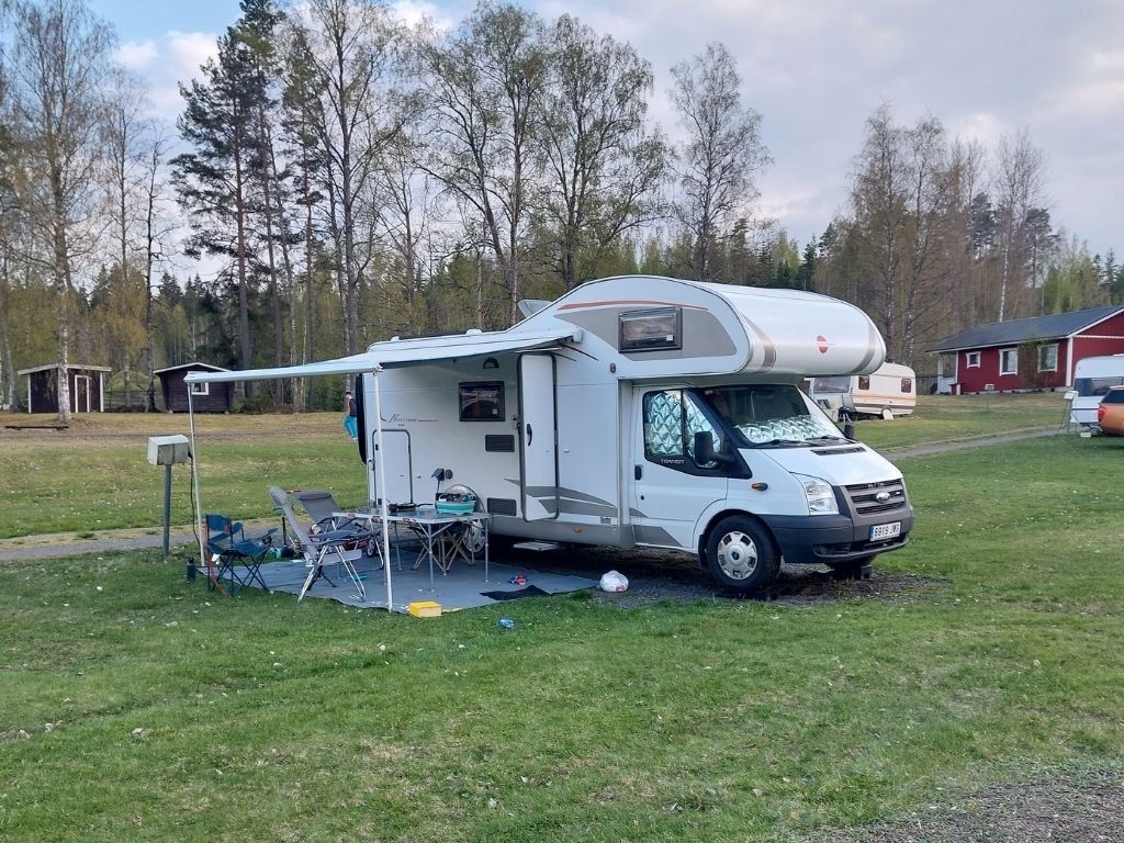 autocaravana en el camping